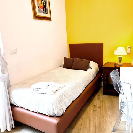 Agora Singola Con Bagno Privato Adiacente Bed and Breakfast Napoli Eksteriør billede