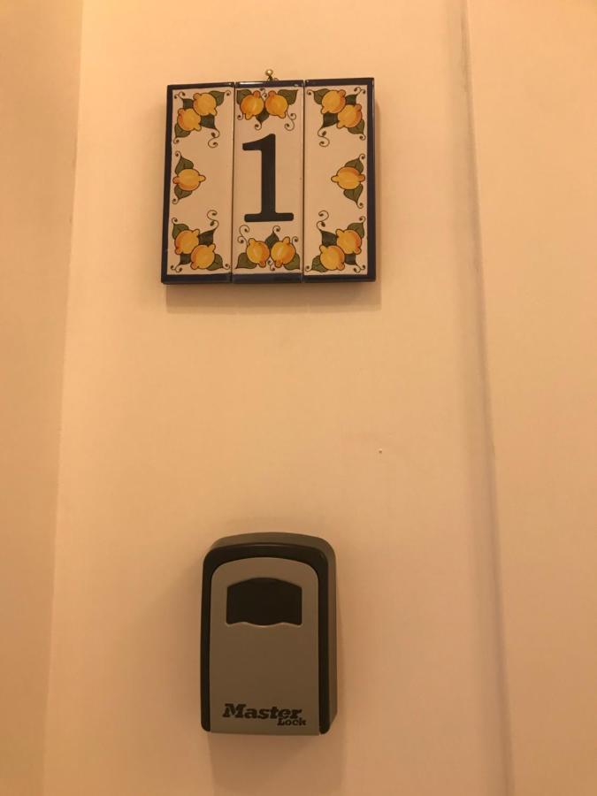 Agora Singola Con Bagno Privato Adiacente Bed and Breakfast Napoli Eksteriør billede