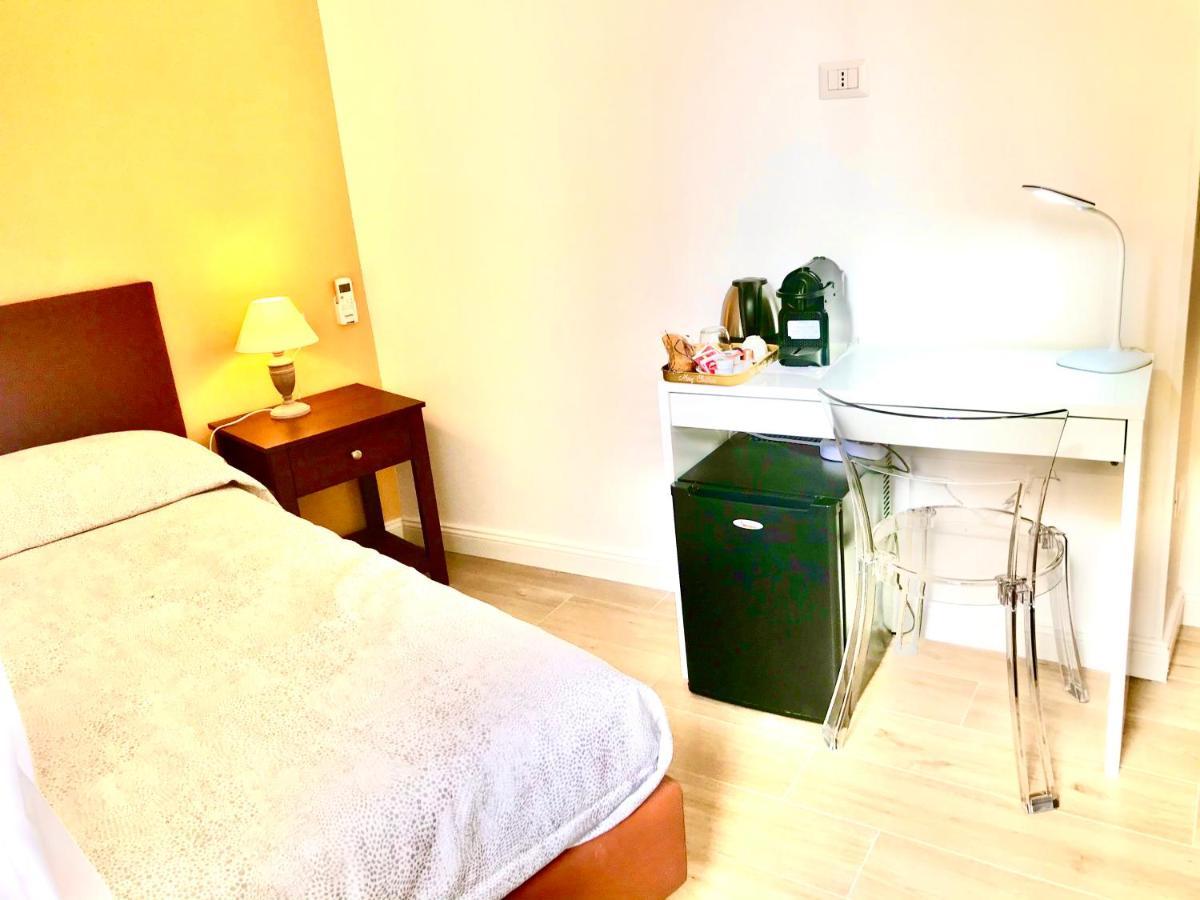 Agora Singola Con Bagno Privato Adiacente Bed and Breakfast Napoli Eksteriør billede