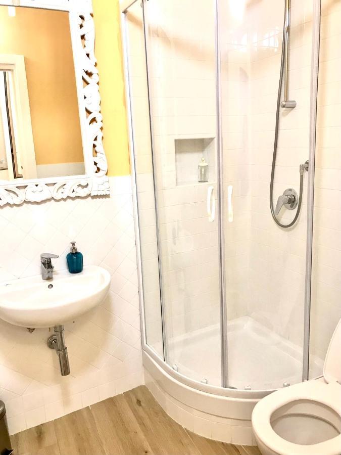 Agora Singola Con Bagno Privato Adiacente Bed and Breakfast Napoli Eksteriør billede
